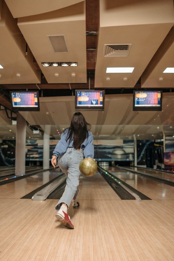 Bowling Attire: Dress Code & Style Tips