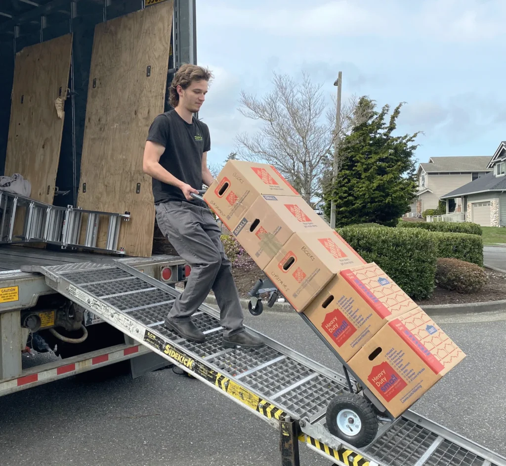 Moving Truck Unloading Services: Save Money & Effort