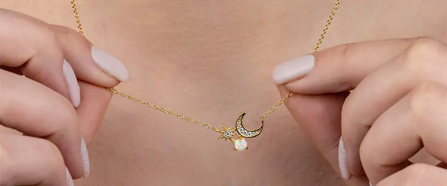 Sleep With Necklace On? Safety & Comfort Tips